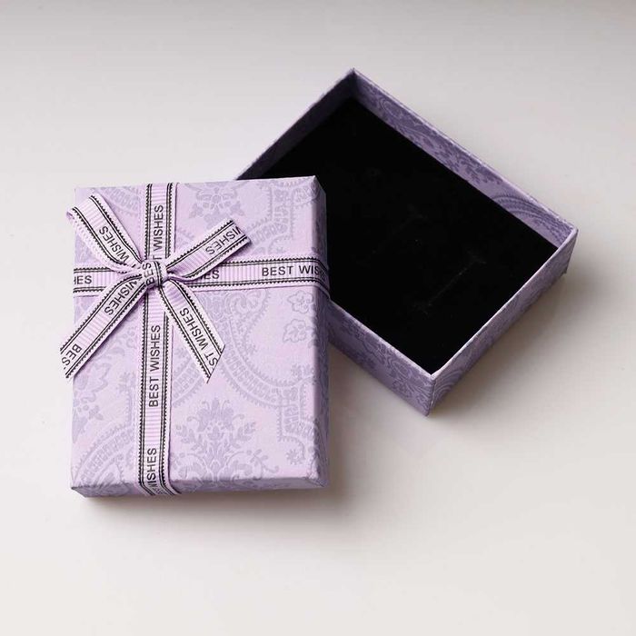 Луксозна лилава подаръчна кутийка с панделка