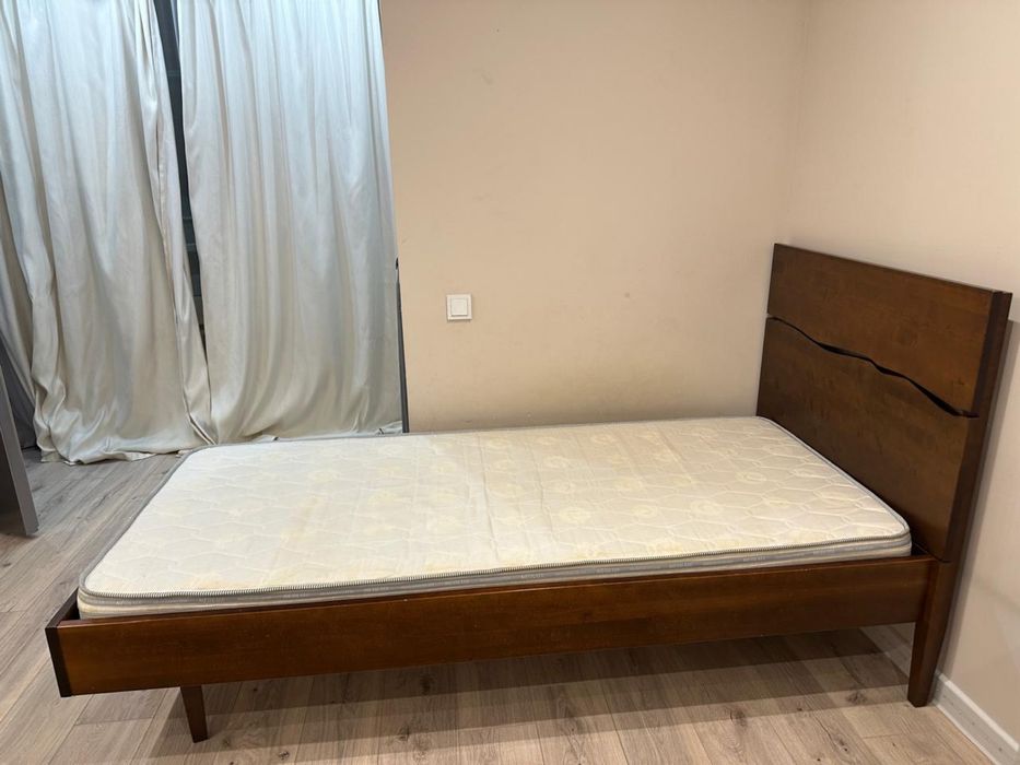 Продам кровать и стол