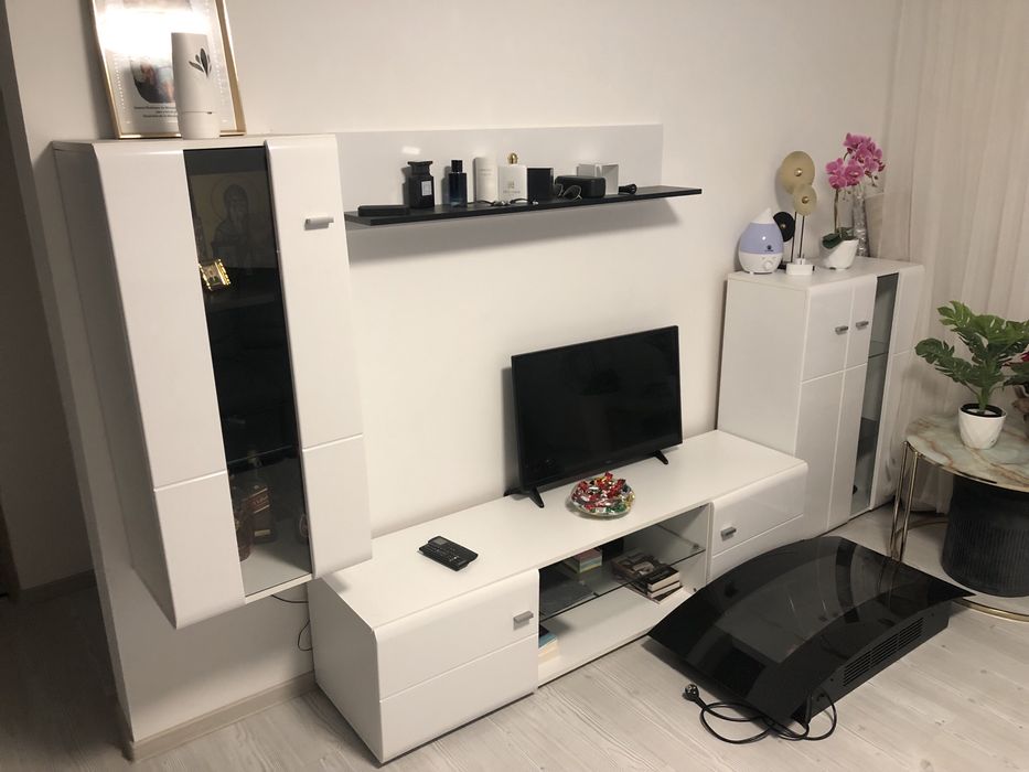 Se vinde Canapea living + mobila living + semineu