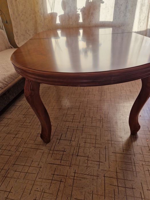 Стол дубовый обеденныйй