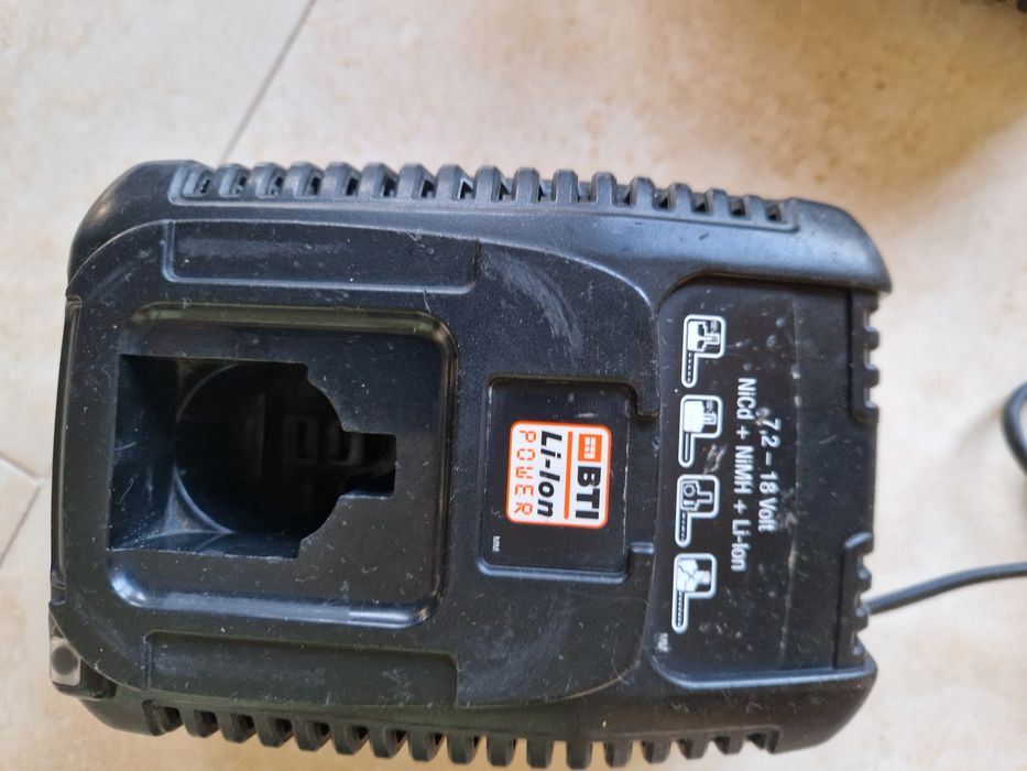 Dewalt DE 9135 - incarcator ( sursa )