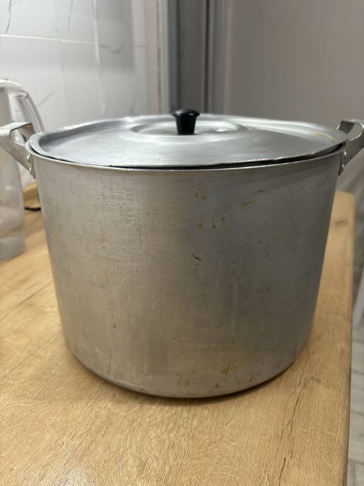 Продам кастрюля 5л -2000т
