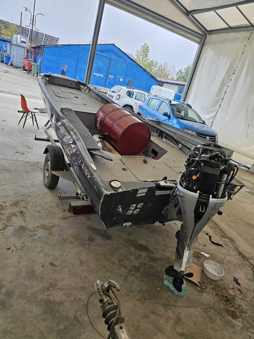 barca aluminiu si motor avariate!