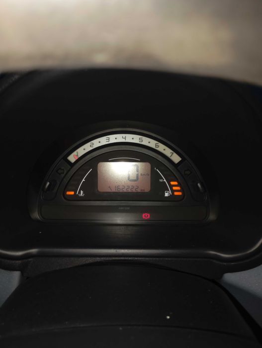 Продавам лек автомобил Ситроен