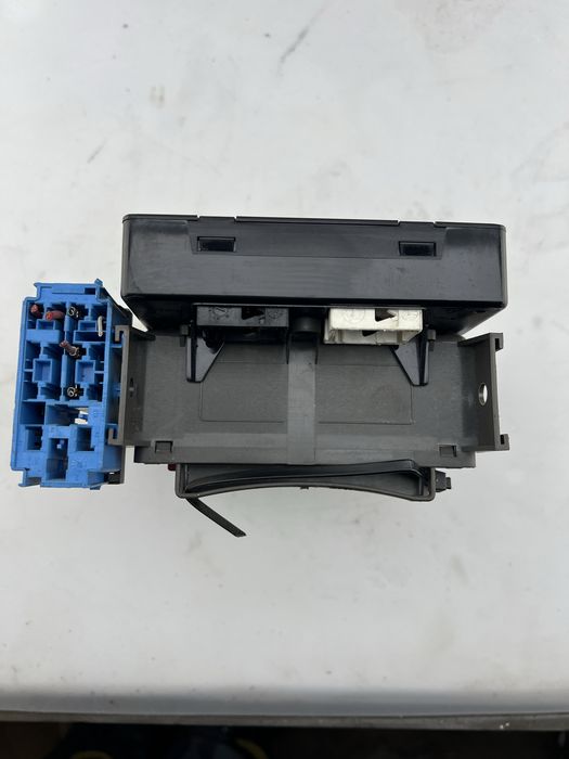 Renault Espace Mk 4 (2002-2014) modul de control electronic și cutie de siguranțe