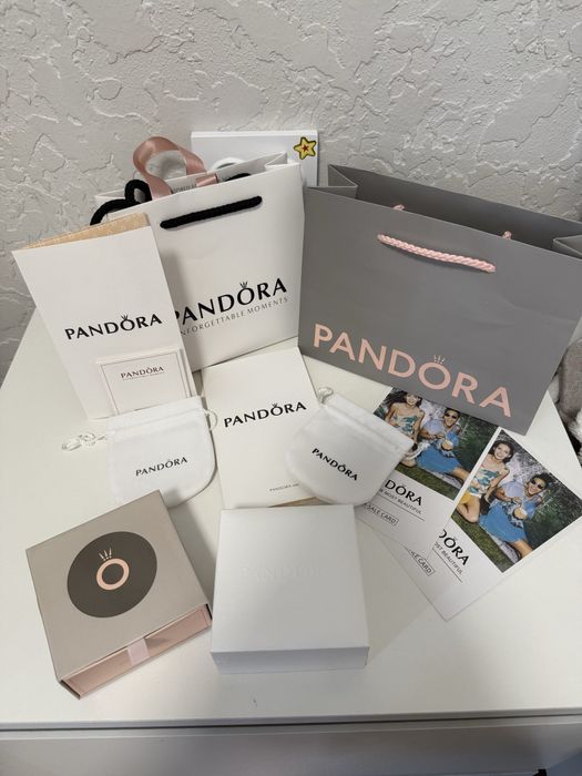 Документы и коробка Pandora