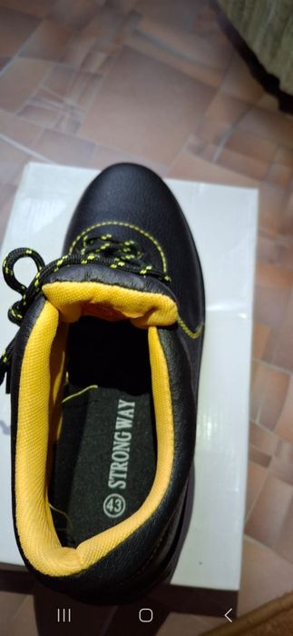 Продаю новую обувь 43р