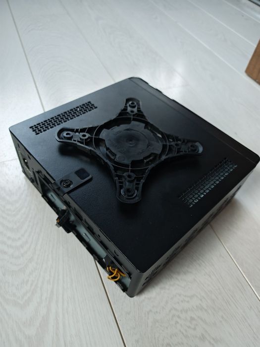 Itx компютърна кутия IN WIN BQ656 150w захранване