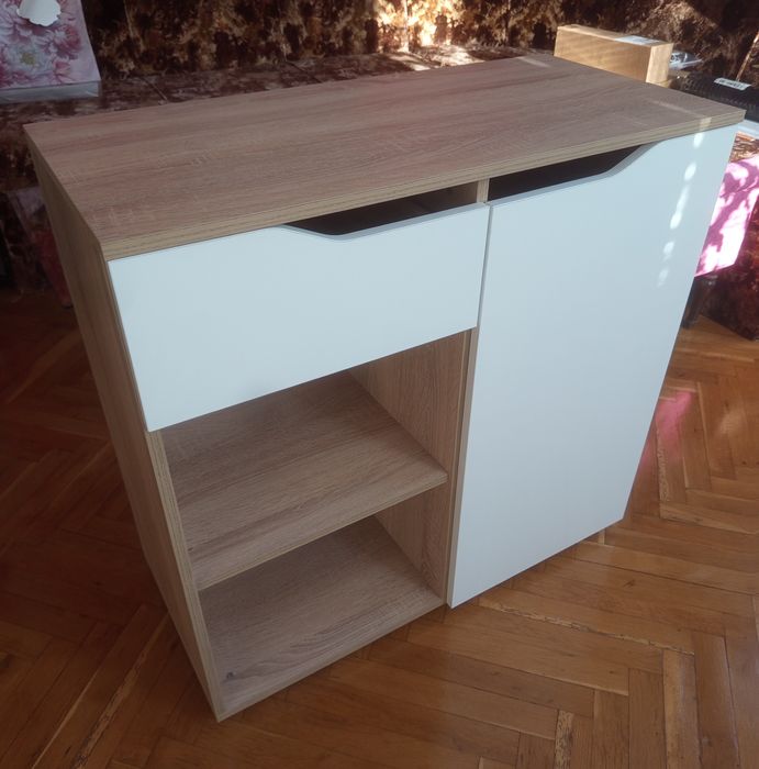 Скрин Шкаф за дома