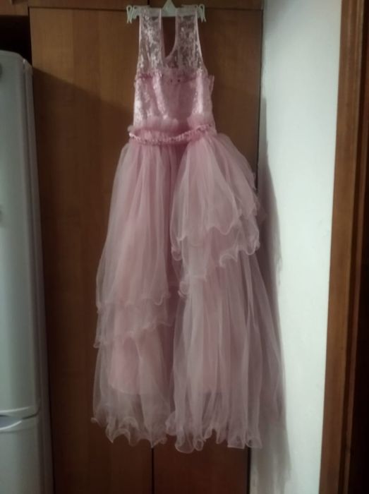 продам платья на утренник
