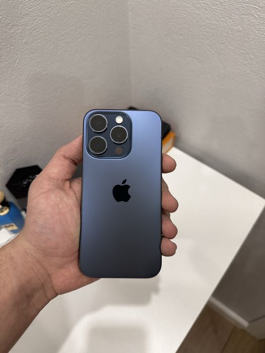 Iphone 15 pro Blue Titanium
