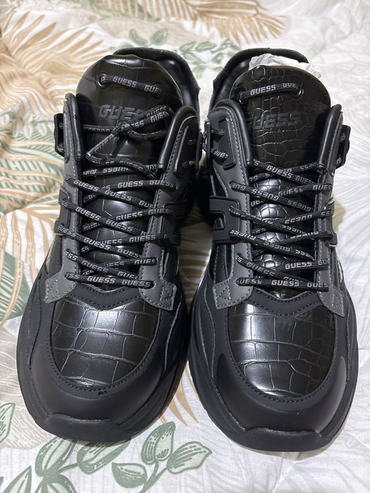 Обувки Guess