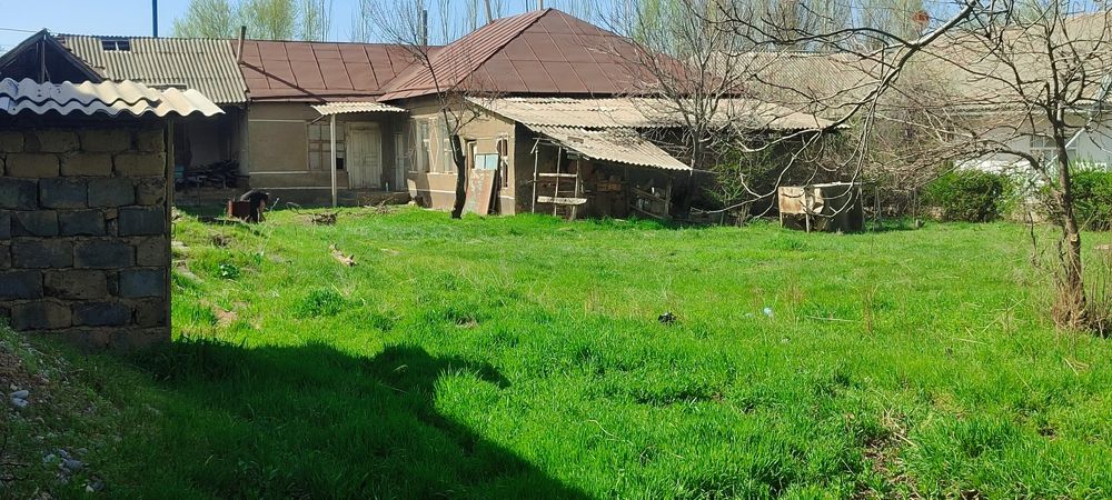 Үй, участок сатылады.