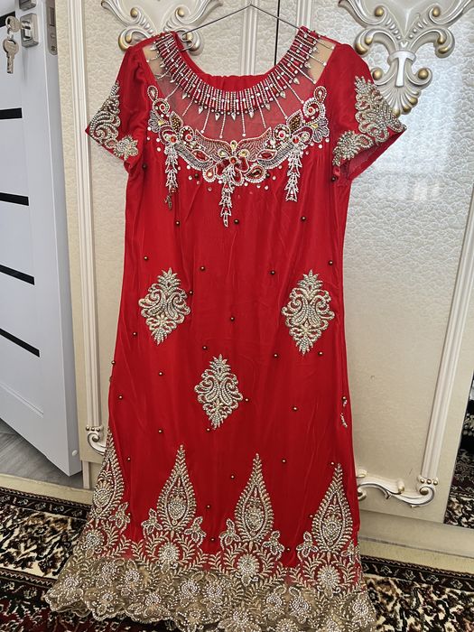 Платье национальное в отличном состоянии срочно продаю