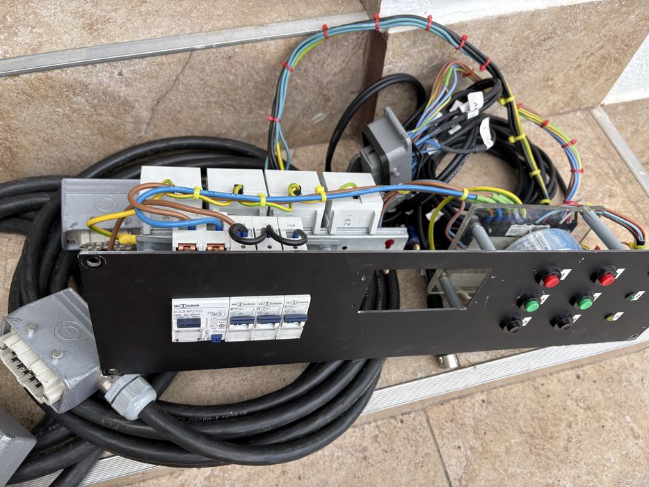 Tablou panou rack distributie  alimentari conexiuni. Harting multicore Klotz