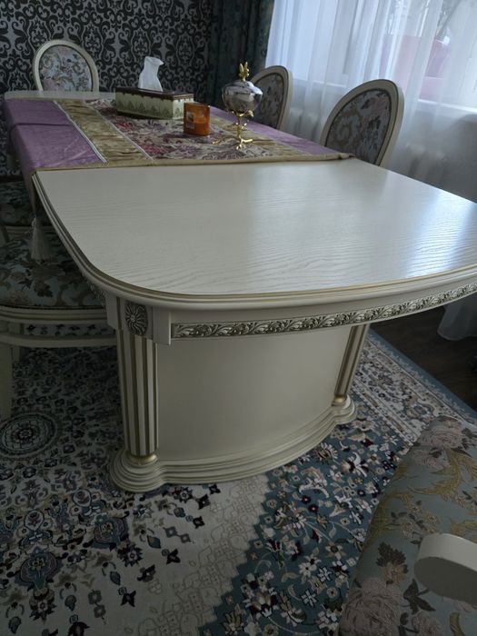 Стол деревянный для гостиной, без стульев