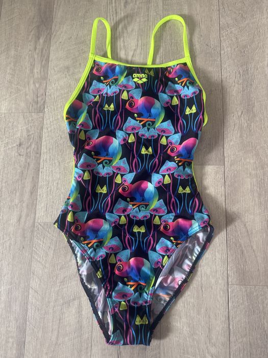 Продам купальник arena