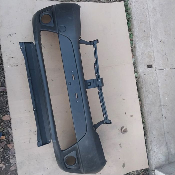 Бампер передний на 2015 Dacia Logan