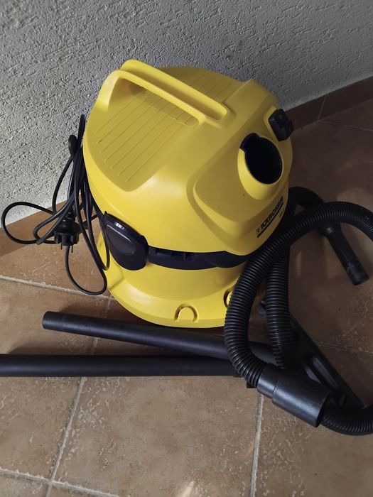 Vând aspirator karcher în stare foarte bună
