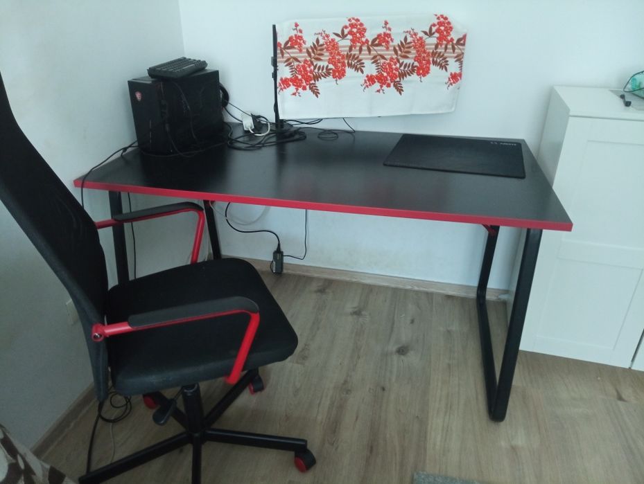 Vând birou și scaun Ikea