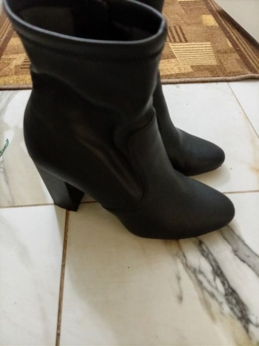 Botine mărimea 39