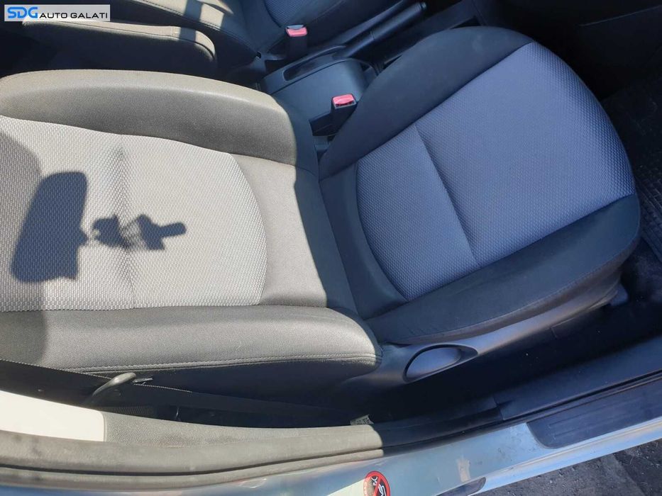 Interior Textil Fara Incalzire Scaune Fata Stanga Dreapta Bancheta Sezut cu Spatar si Randul 3 de Scaune Mazda 5 2005 - 2010 [C3469]