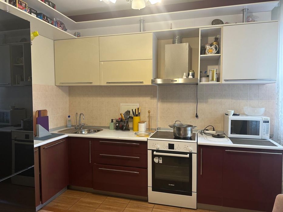 Кухонный гарнитур и плита