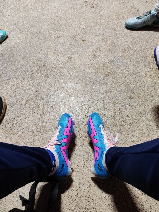 Продам бутсы Air Zoom