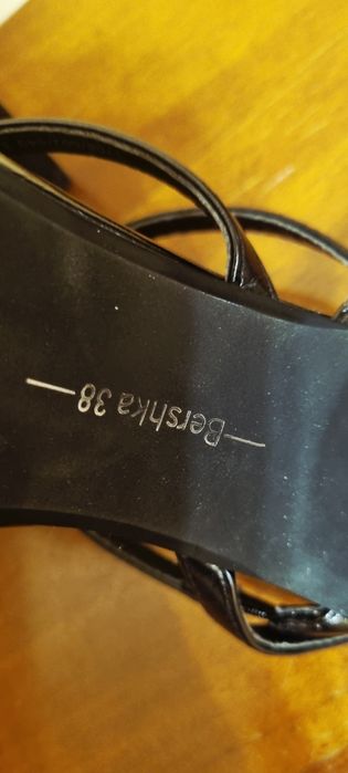Босоножки Bershka