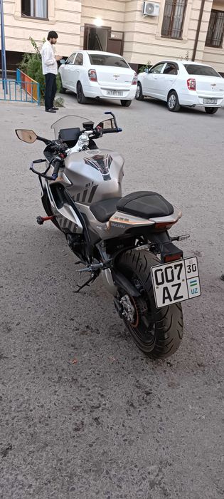 Motasikl Ducasu 400 kub
