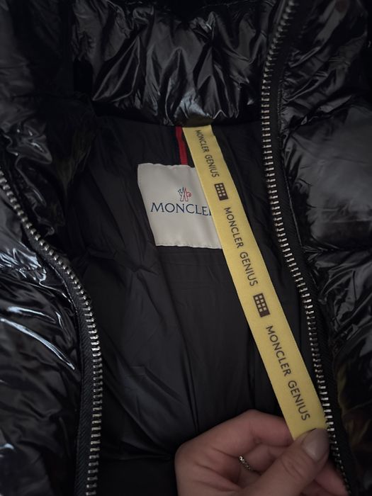 Geaca Moncler cropp