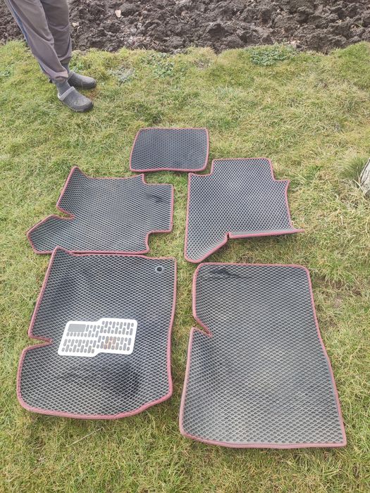 Продам коврики Ева на ХайЛюкс