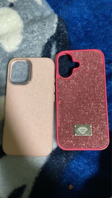 Vand husa iphone 15-16 ceea roz de iphone 15 70 lei iar ceea de iphone 16 40  predare personala