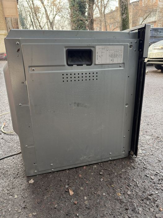 Продается духовой шкаф Lundberg  б/у