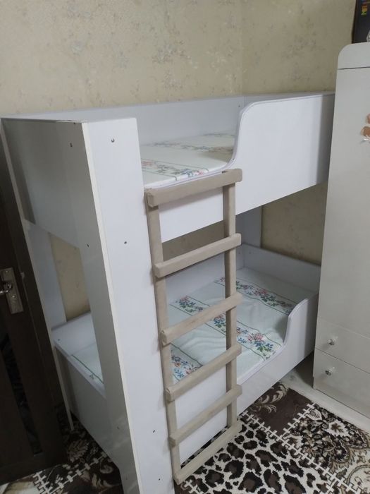 Продам 2 этажную кровать