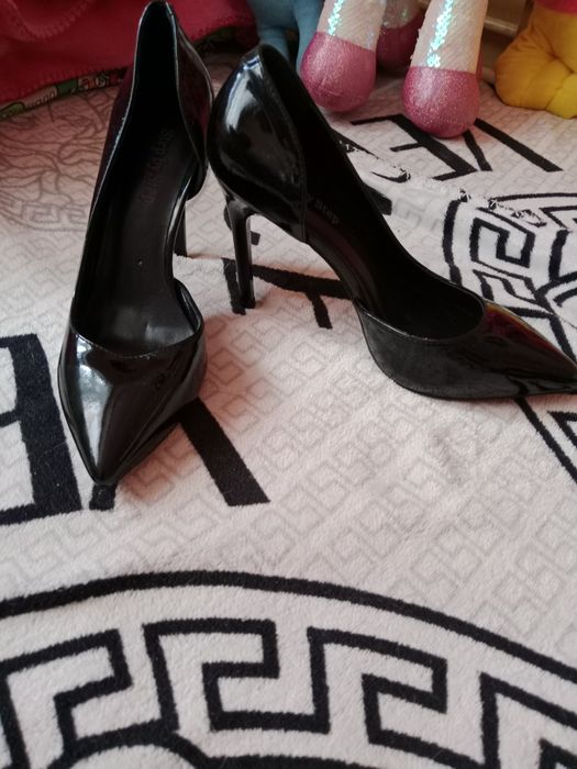 Продам туфли новые