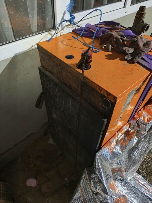 Vând centrală pe lemne