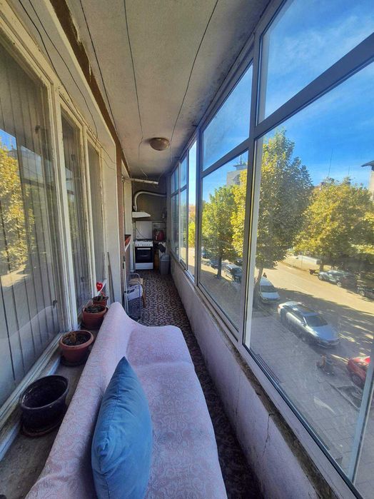 Апартамент в центъра на гр. Левски, с гараж .