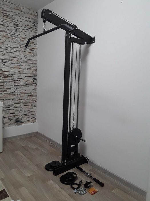 Aparat fitness de perete pentru tractiuni cu discuri .500 de lei