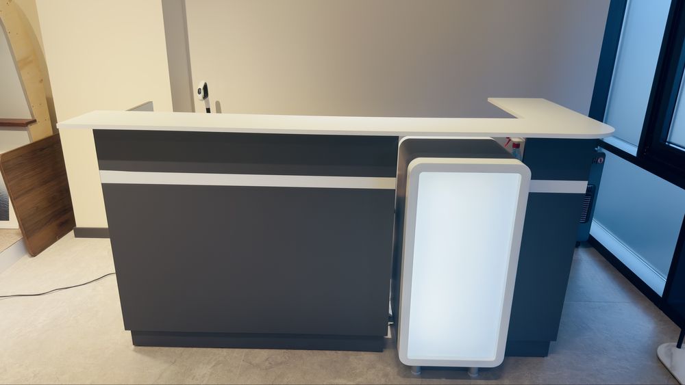 Модерна рецепция с LED светещ панел-подходяща за офис/салон/студио