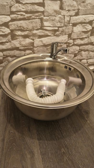 Кухненска мивка със смесител