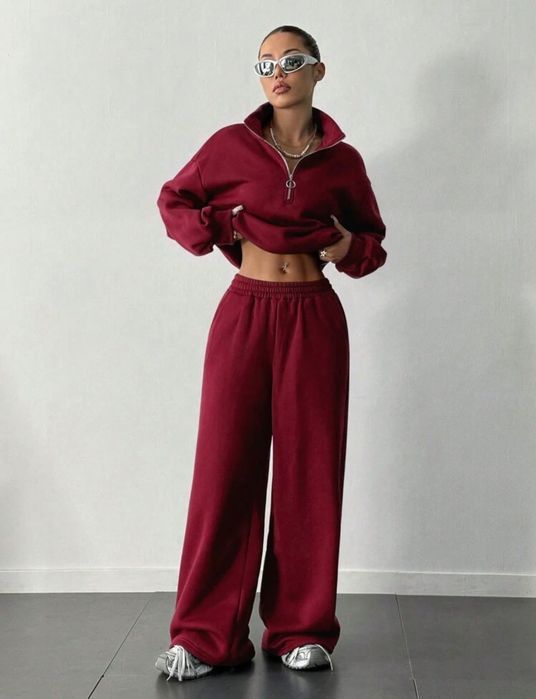 Едноцветен свободен комплект горнище и долнище размер L