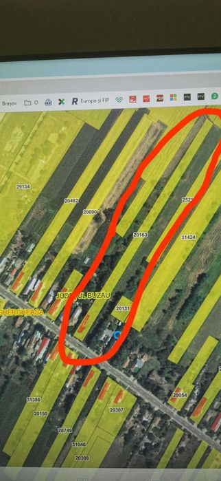 Casă cărămidă - com Ghergheasa, jud Buzău la 10 km de autostradă, cu 3 focuri de gaz + teren 3500 mp - 20.000 euro (neg). Telefon: 0726824858