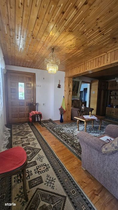 Casă spațioasă cu teren generos – Lerești, Argeș