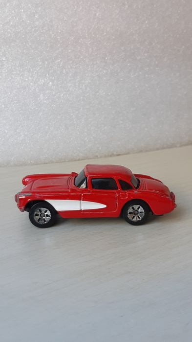 Vând machetă/mașinuță Chevrolet Corvette '57 Maisto