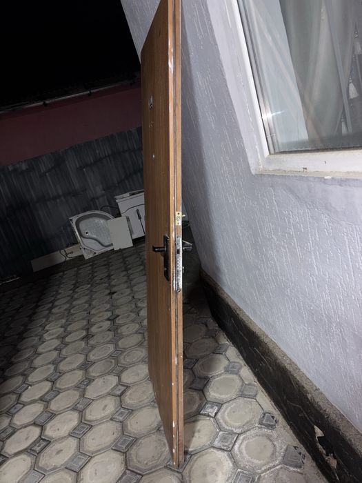 Дверь железный,современный,бу