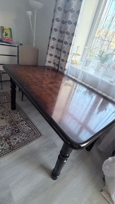 Продается стол и стулья