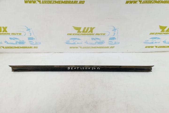 Perie geam usa dreapta spate Seat Leon 2  [din 2005 pana  2009] seria