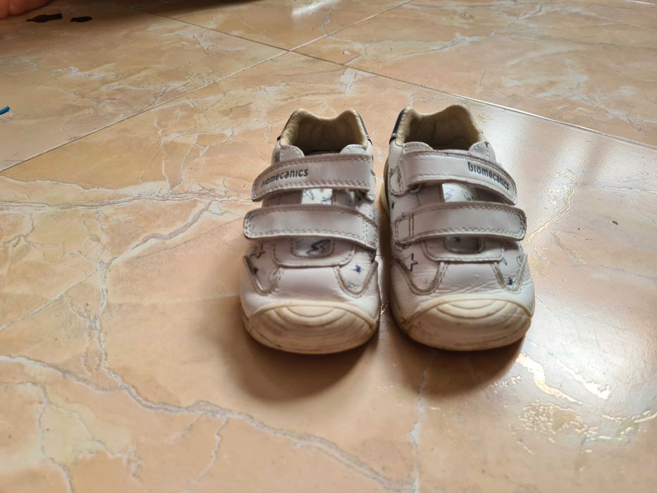 Детски обувки Biomecanics – естествена кожа, номер 22, бели с принт, отлично състояние