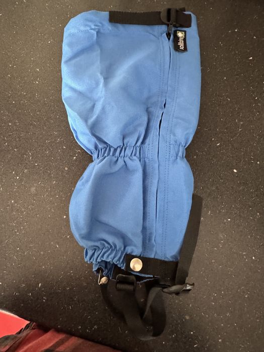 Parazapezi noi, albastre, impecabile